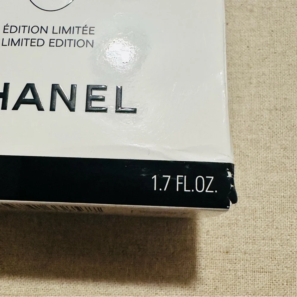 Chanel | Limited Edition | La Crème Main Hand Cream with Zippered Denim Pouch